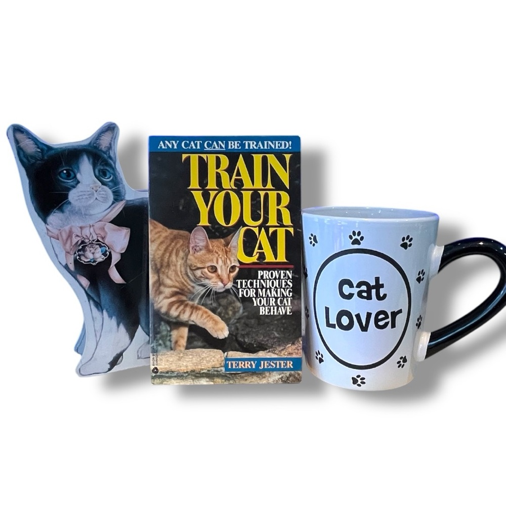Vintage cat-themed gift set~ Train your Cat book, 1960s Tuxedo Cat Tin, Mug